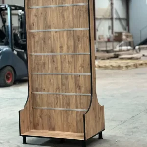 askı ve raf kanallı ahşap stand